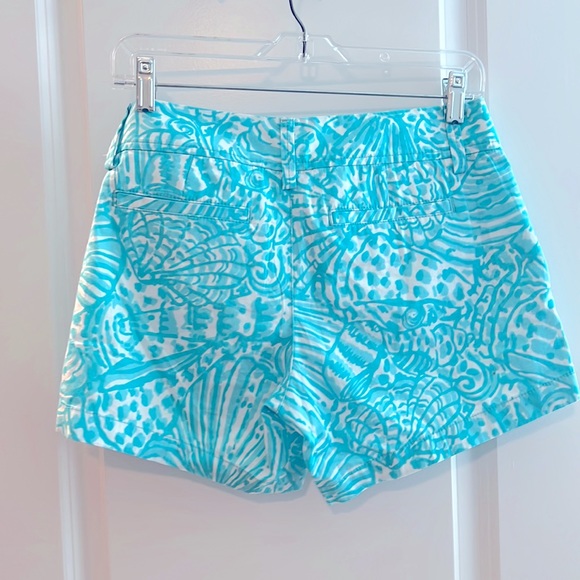 Woman’s Lilly Pulitzer Callahan She’ll shorts - Picture 2 of 2